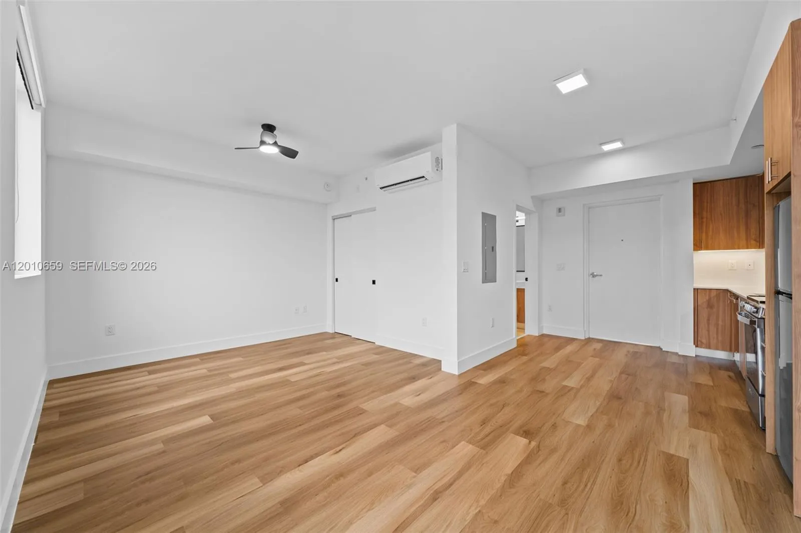 650 SW 1st St # 303, Miami FL 33130