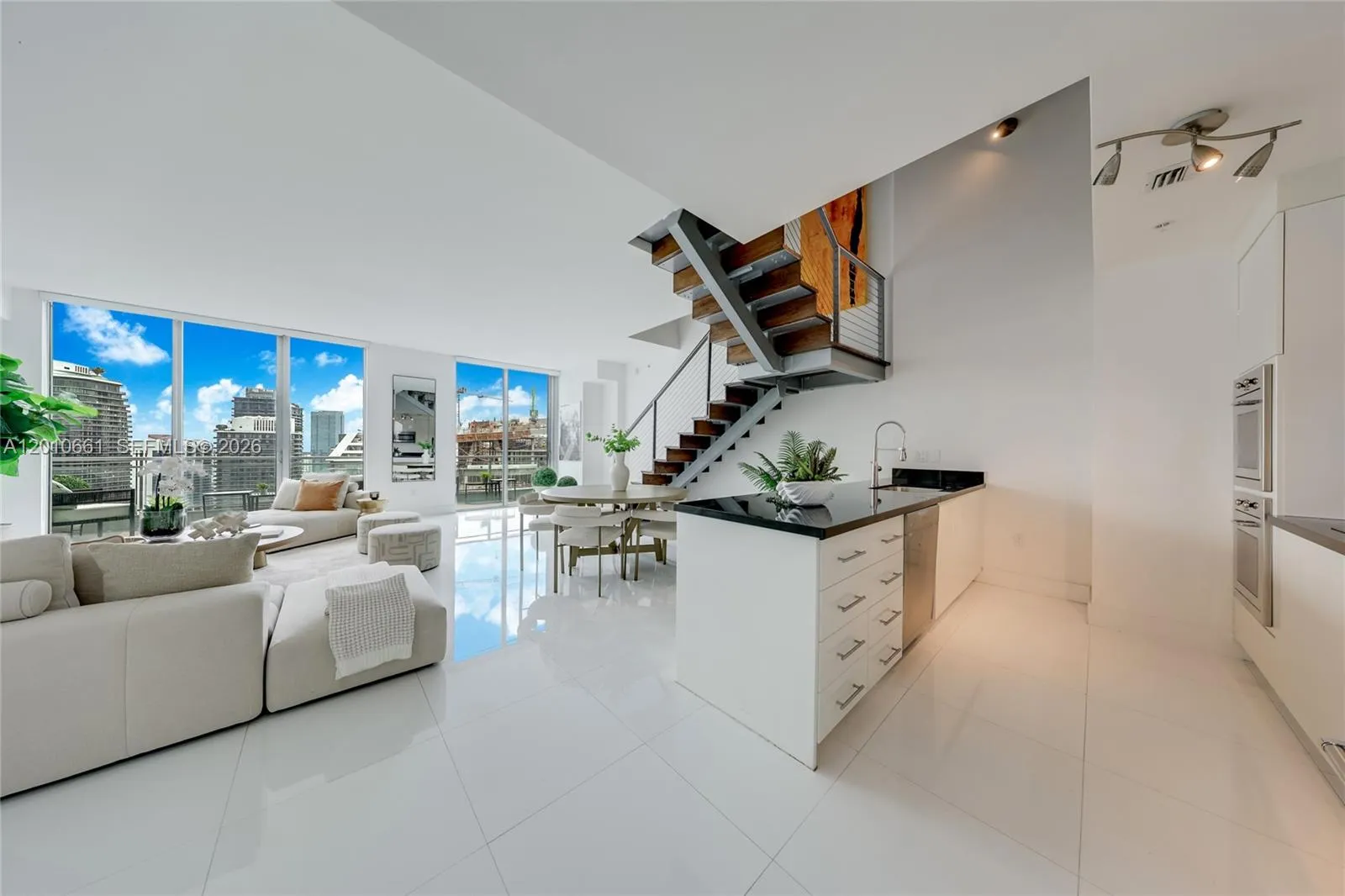 92 SW 3rd St # 5202, Miami FL 33130