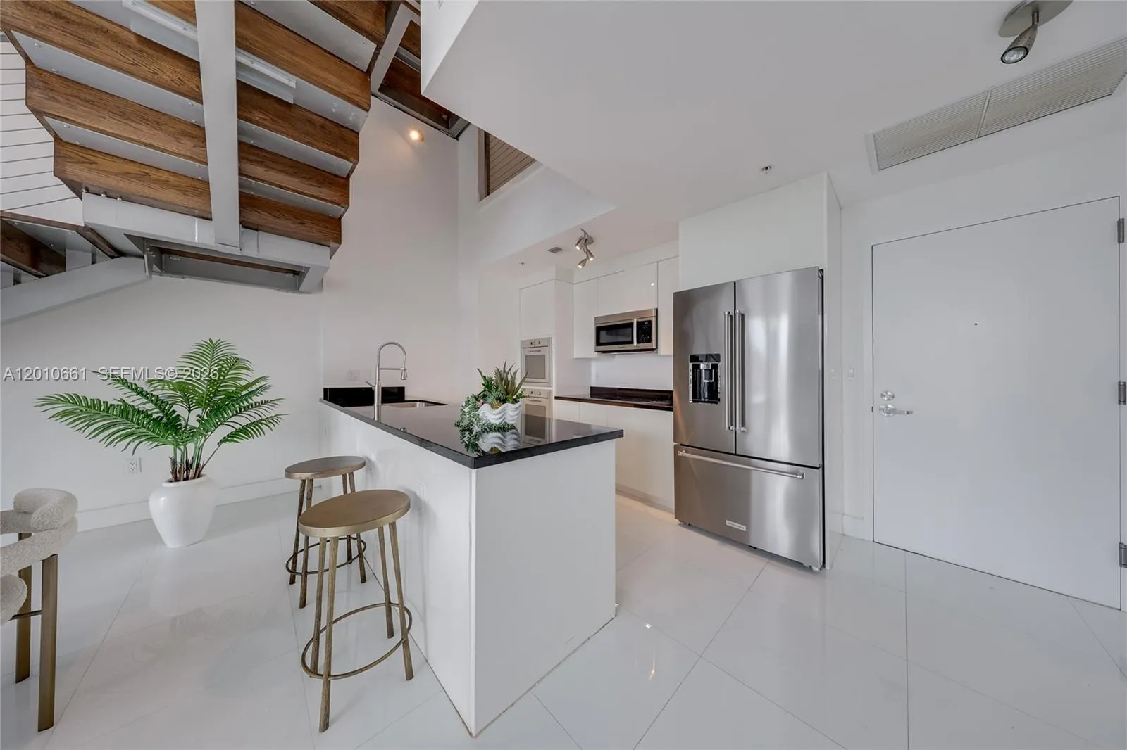 92 SW 3rd St # 5202, Miami FL 33130