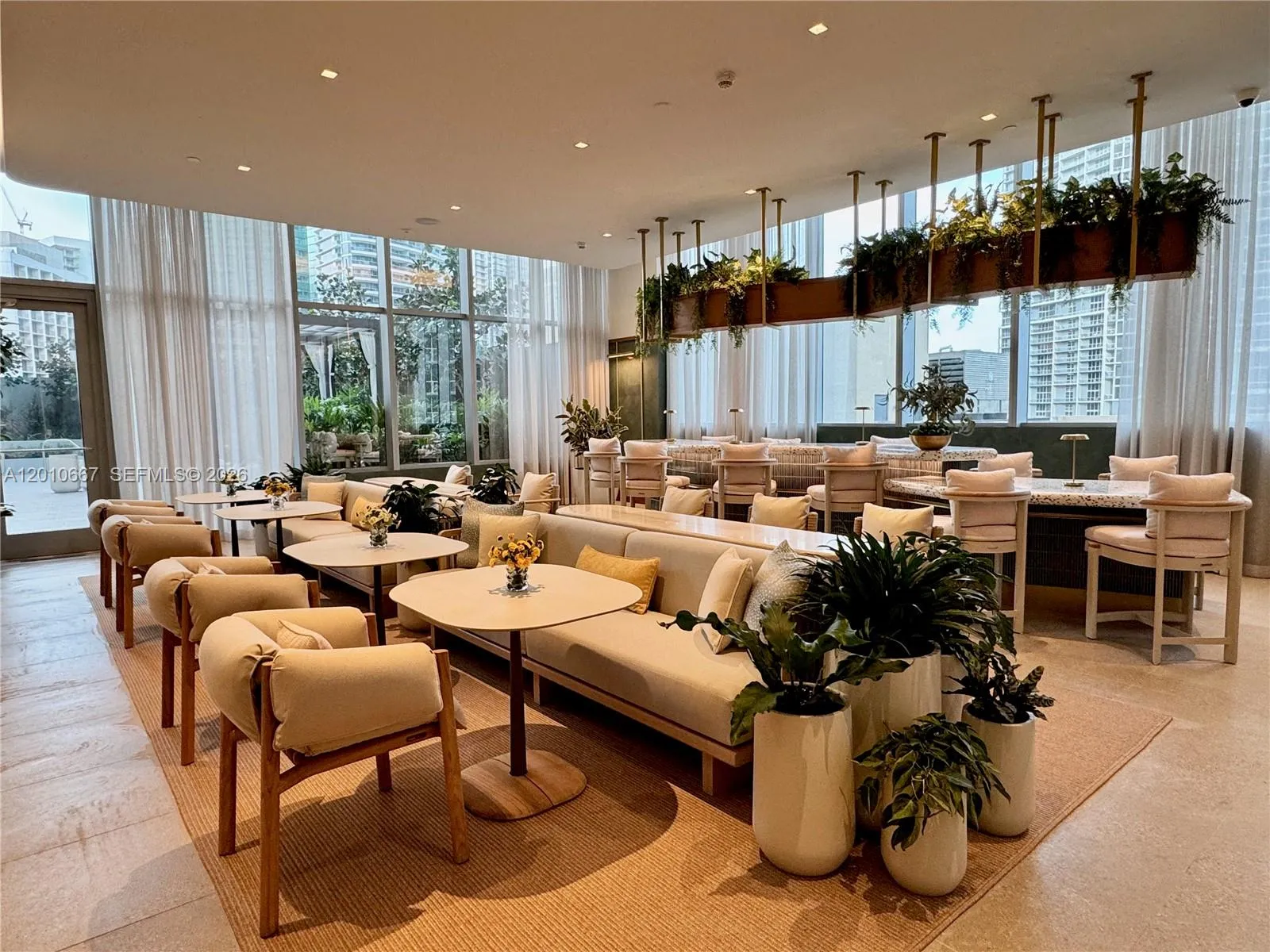 77 SE 5th St # 4002, Miami FL 33131