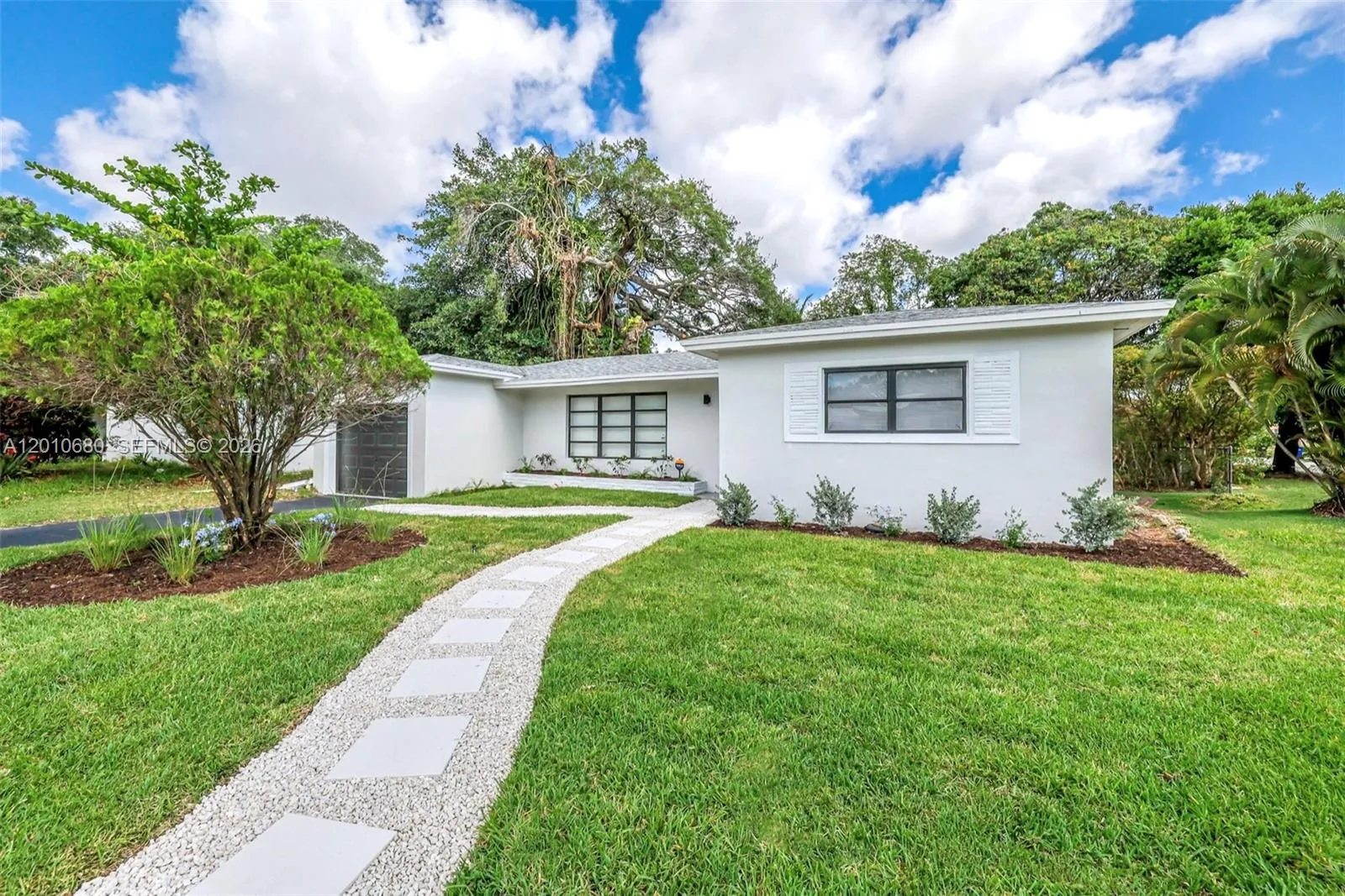 981 NE 152nd St, Miami FL 33162