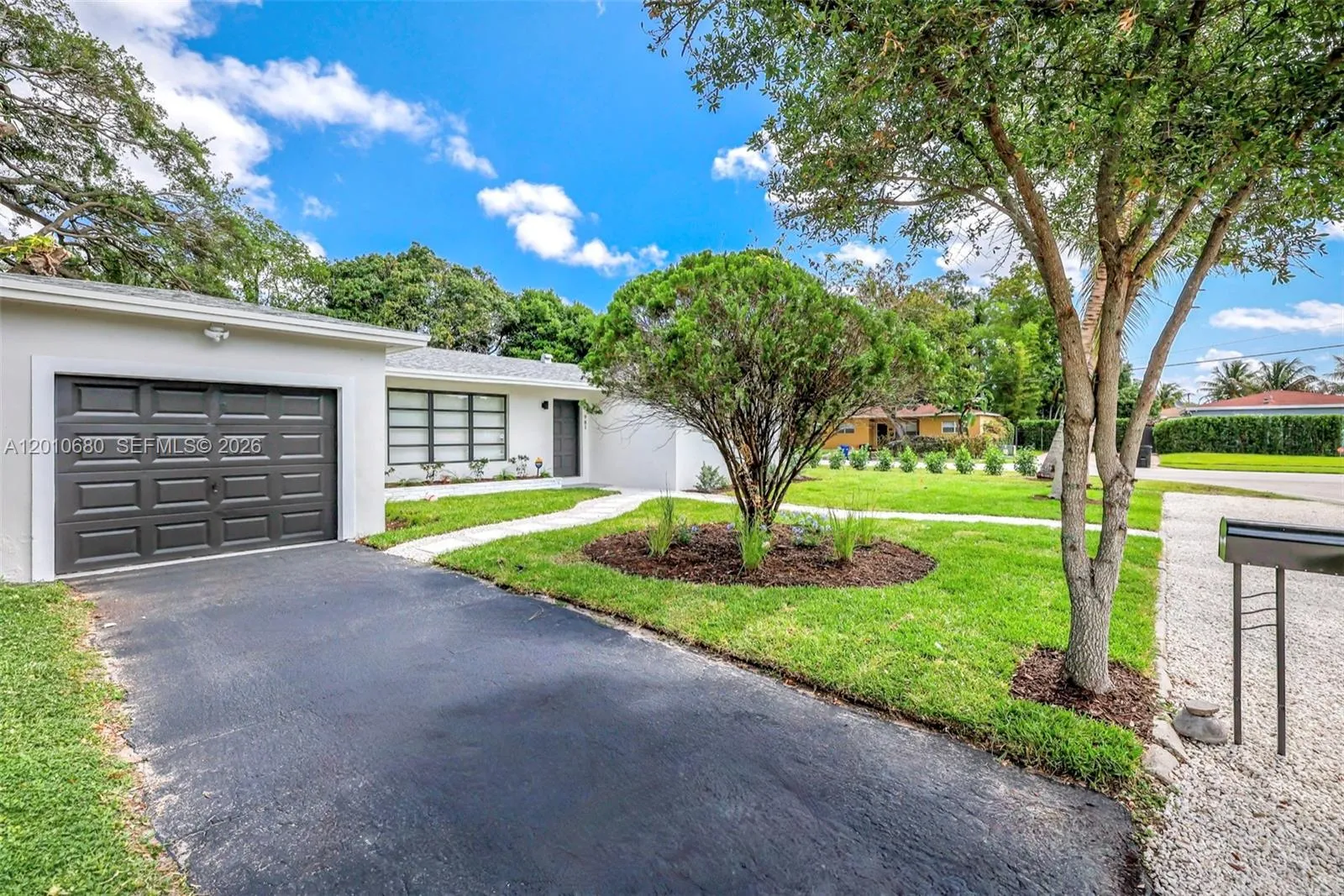 981 NE 152nd St, Miami FL 33162