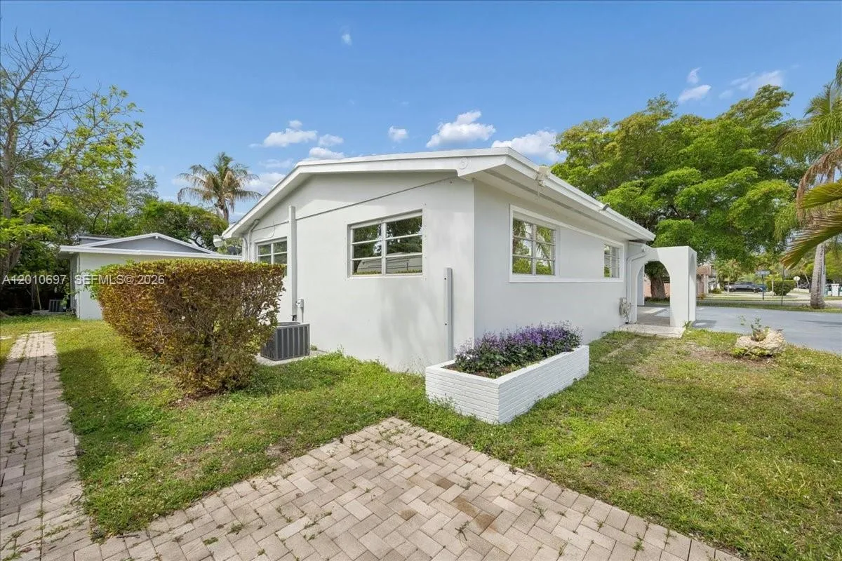 9280 SW 164th St, Palmetto Bay FL 33157