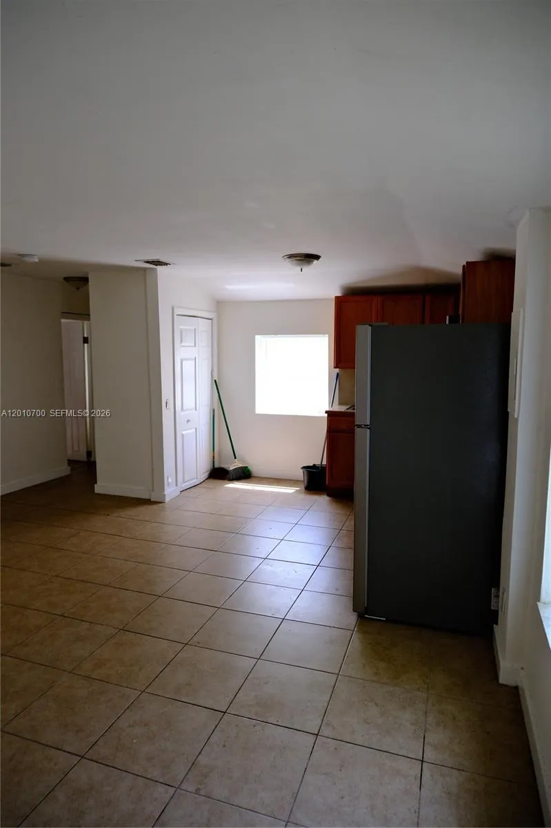 1455 NE 146th St # B, Miami FL 33161