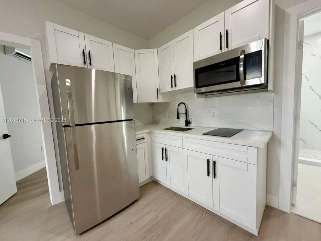 2425 SW 6th St # 5, Miami FL 33135