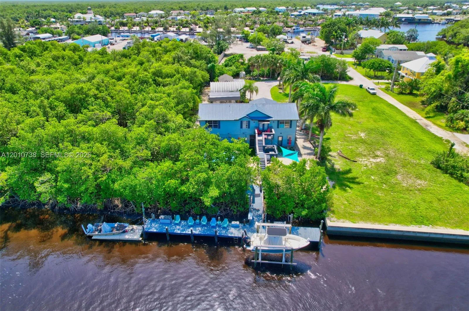 936 Panther Creek Ln, Everglades City FL 34114