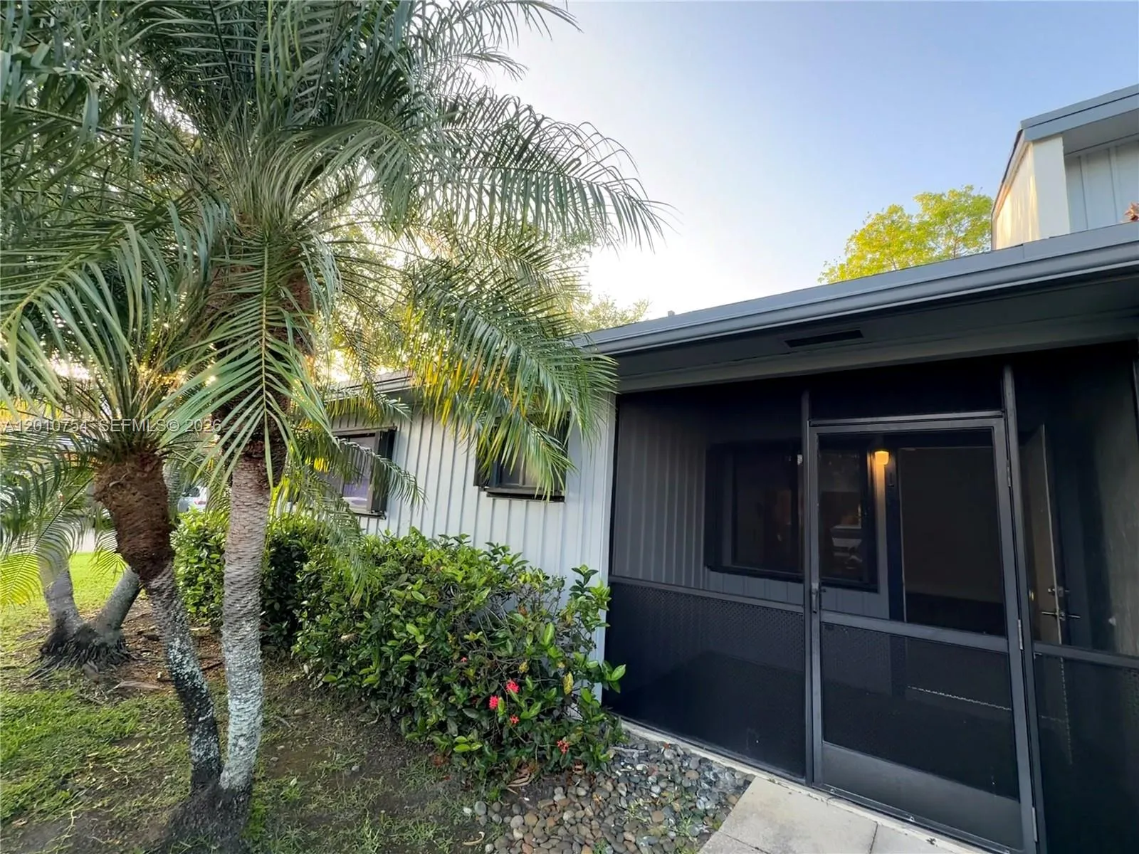 1533 Gabriel St, Hollywood FL 33020