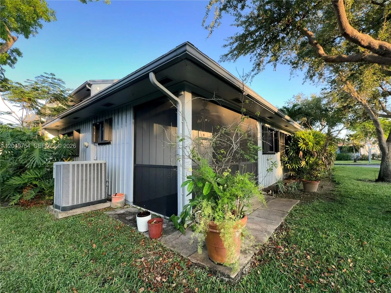1533 Gabriel St, Hollywood FL 33020