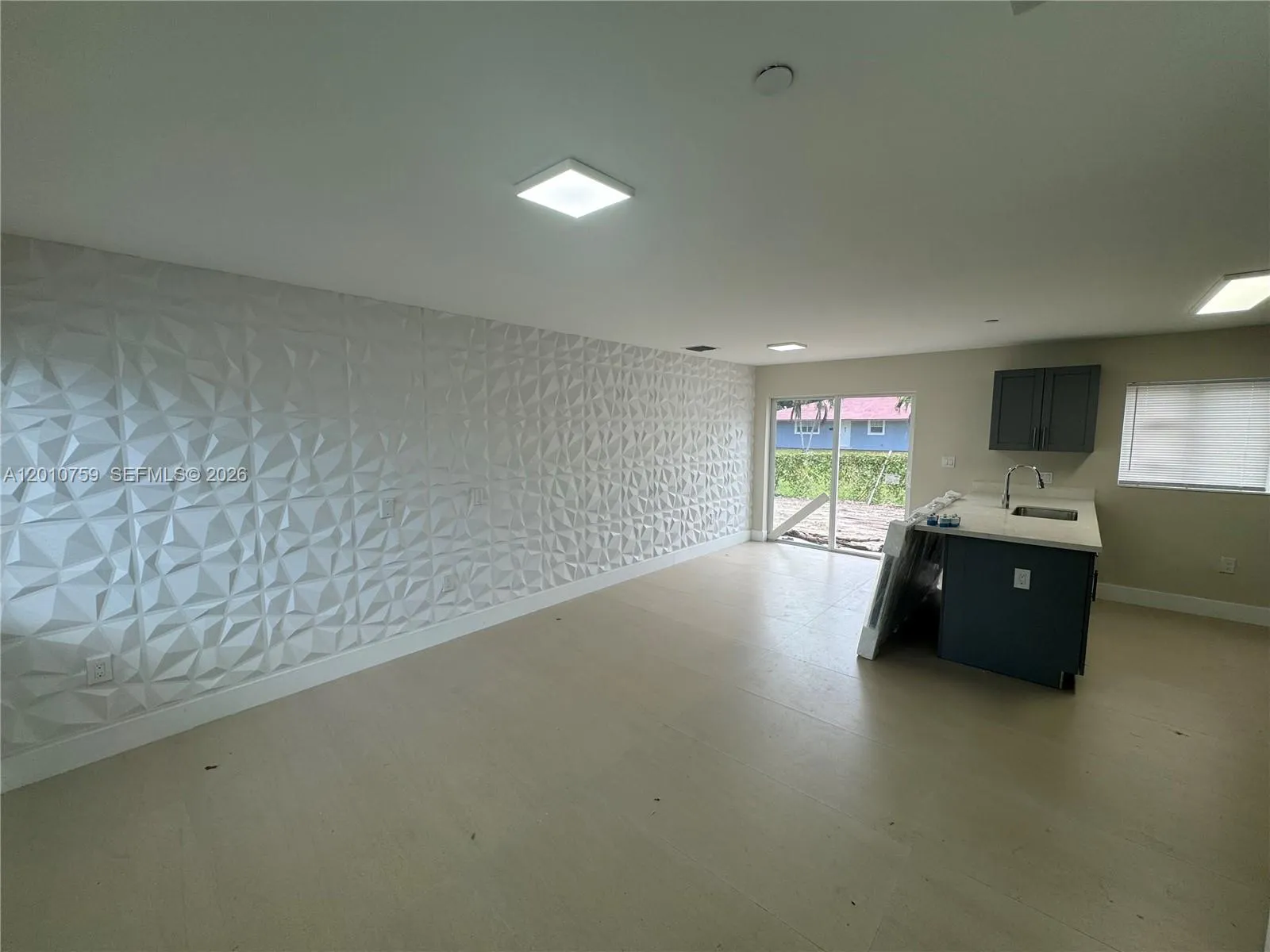 205 NW 159th St, Miami FL 33169
