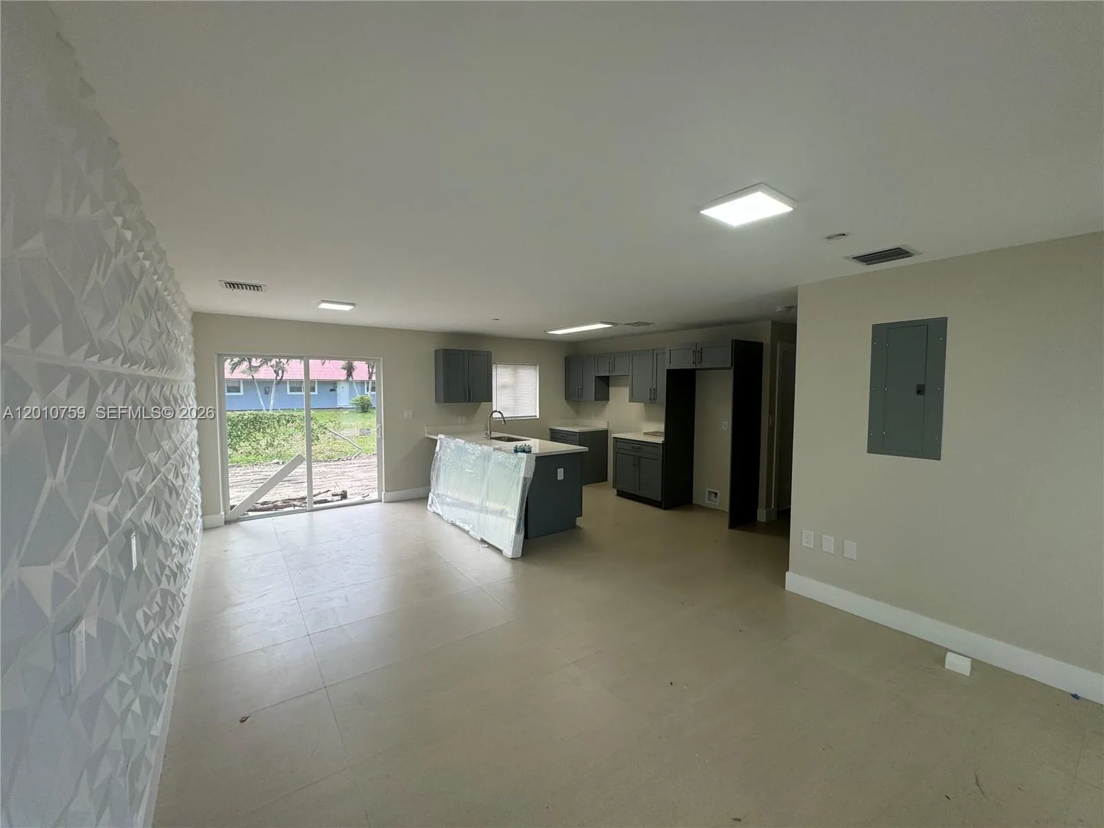 205 NW 159th St, Miami FL 33169
