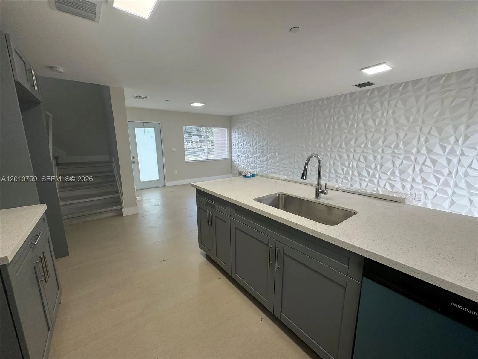 205 NW 159th St, Miami FL 33169