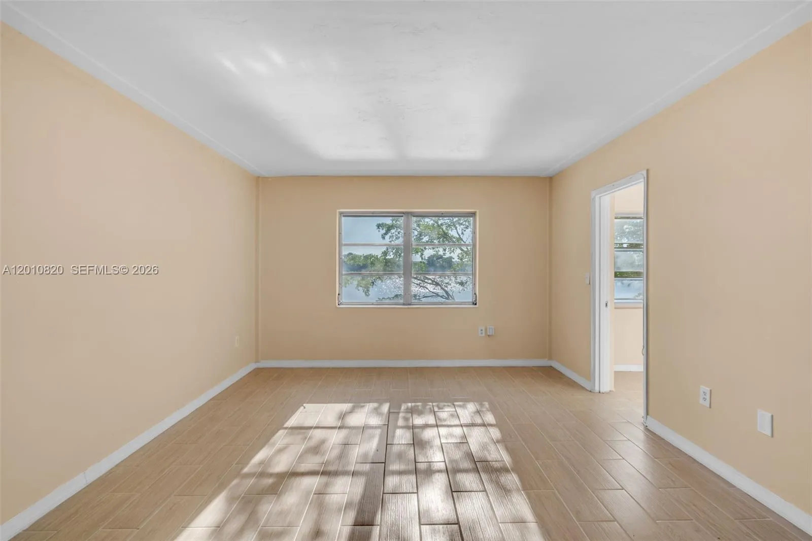 18900 NE 3rd Ct # 520, Miami FL 33179