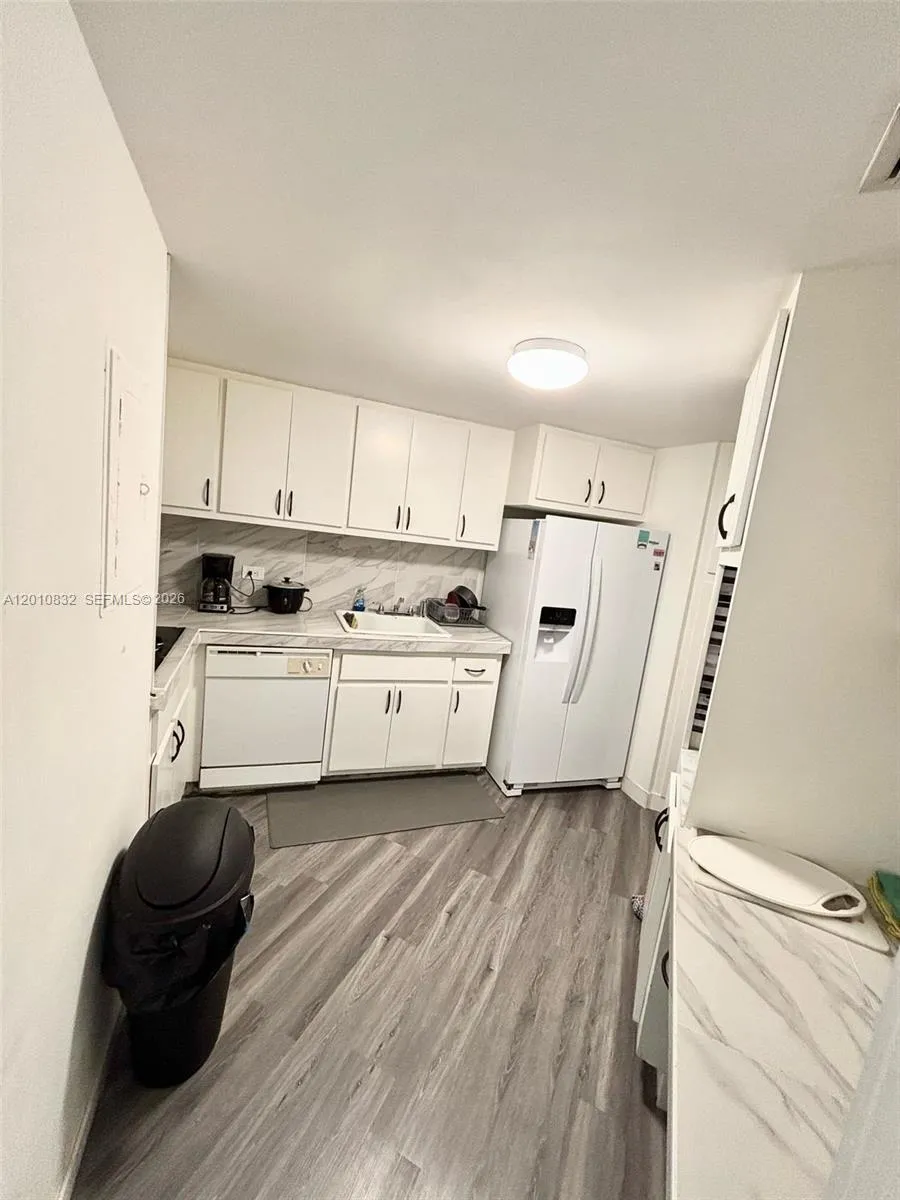 905 Brickell Bay Dr # 1824, Miami FL 33131