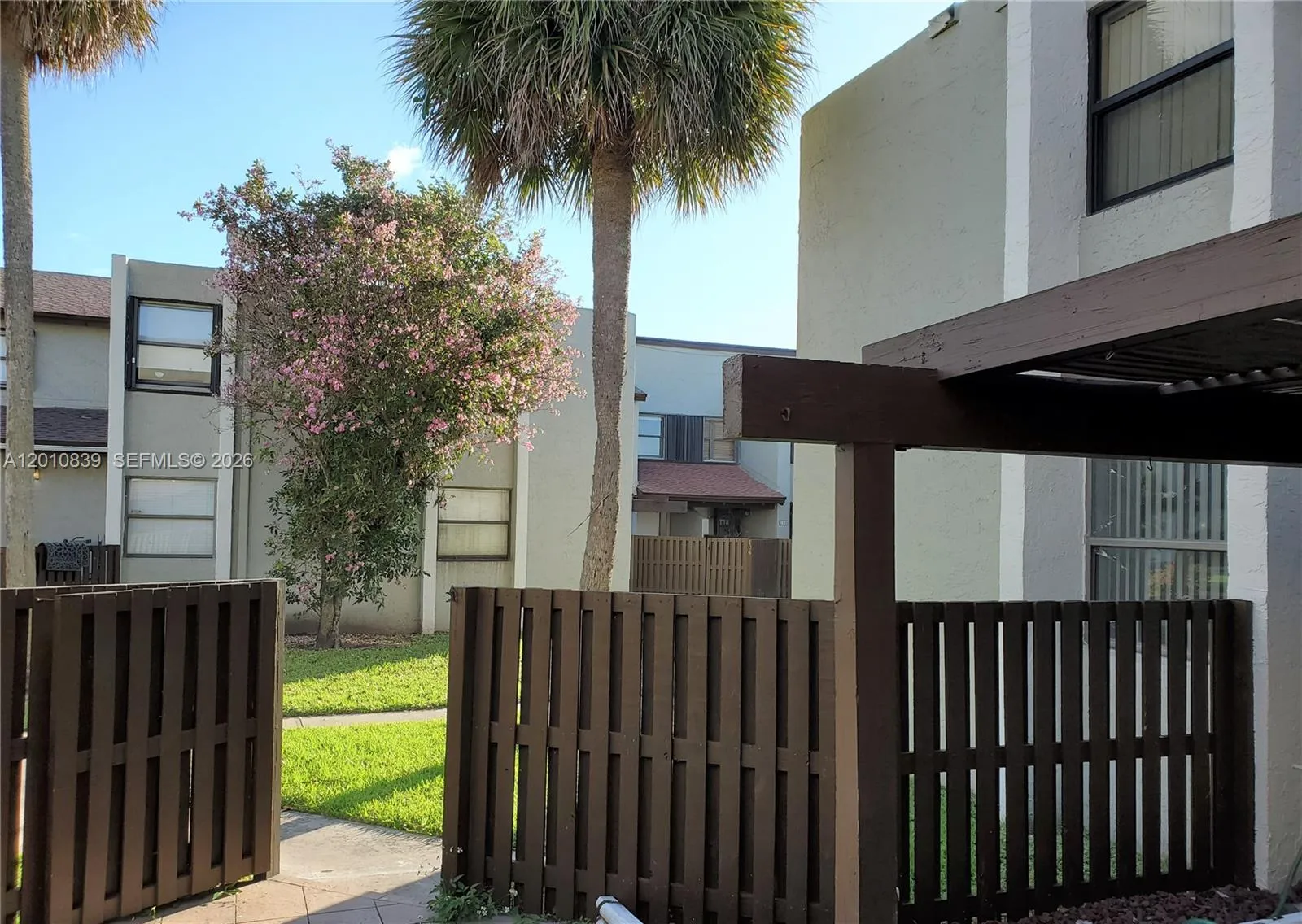10020 NW 9th St Cir # 102, Miami FL 33172