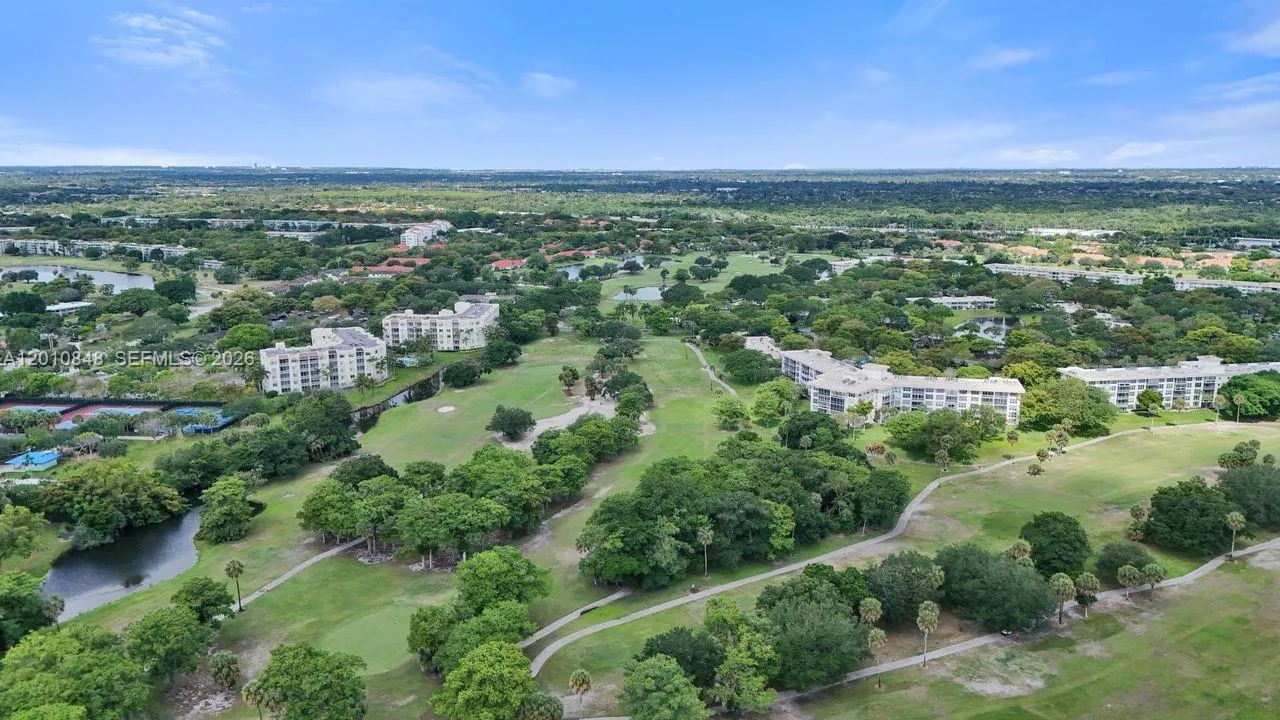 575 Oaks Ln # 508, Pompano Beach FL 33069