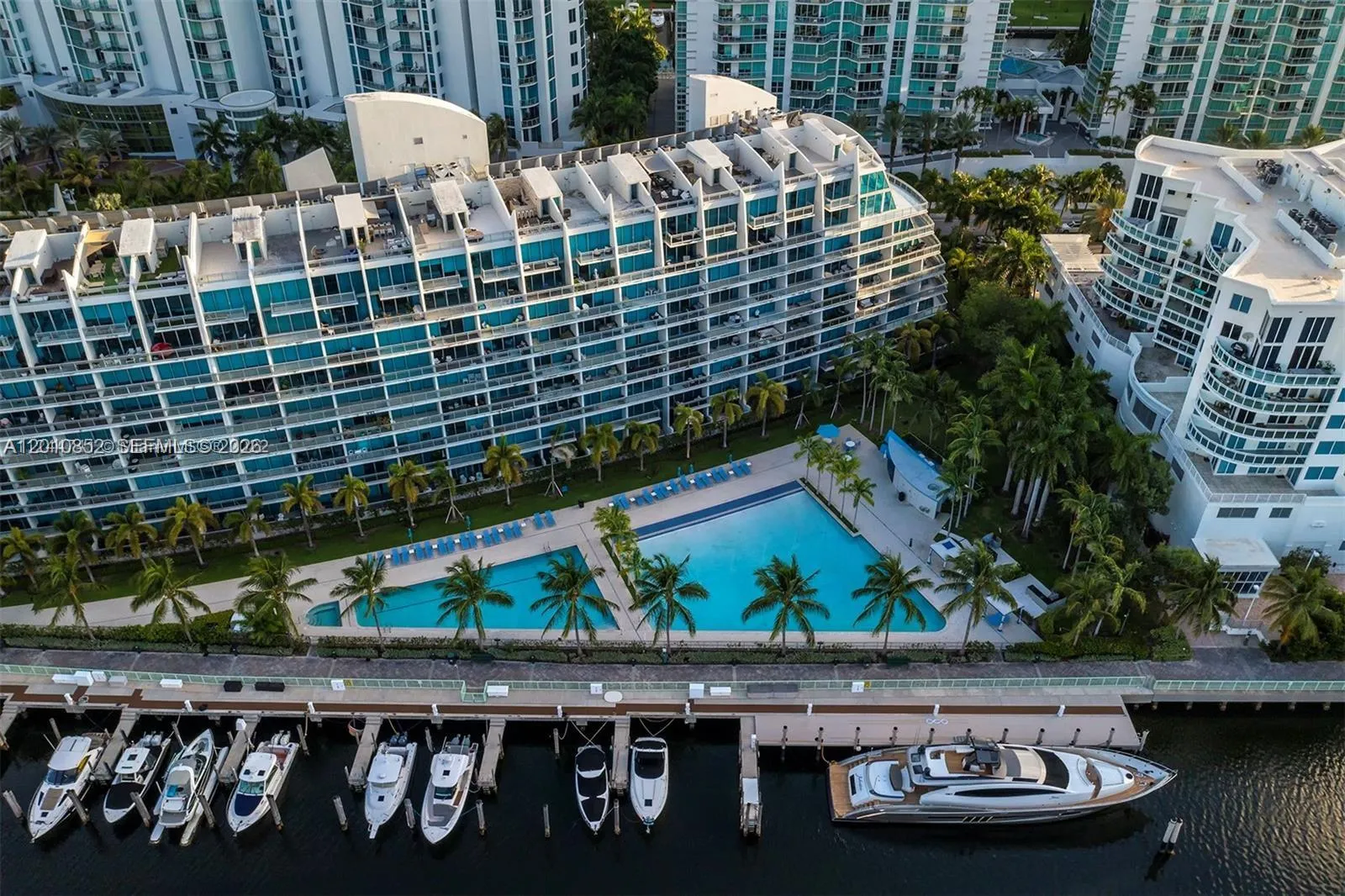 2950 NE 188th St # 406, Aventura FL 33180
