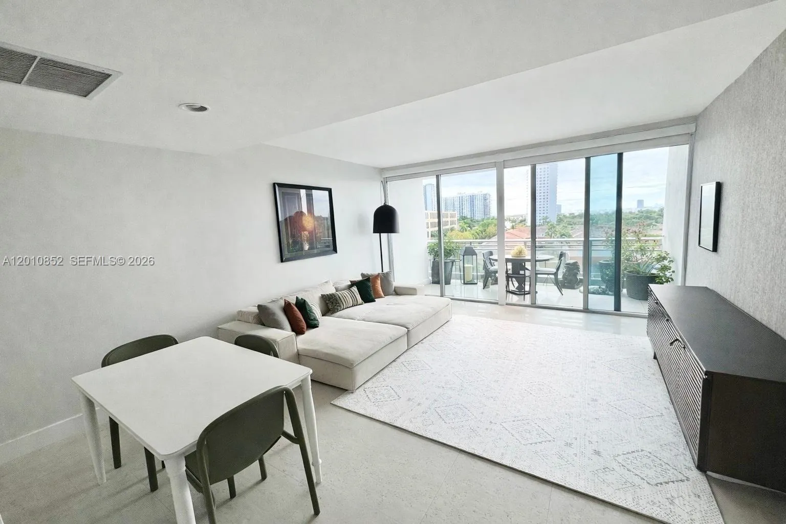 2950 NE 188th St # 406, Aventura FL 33180