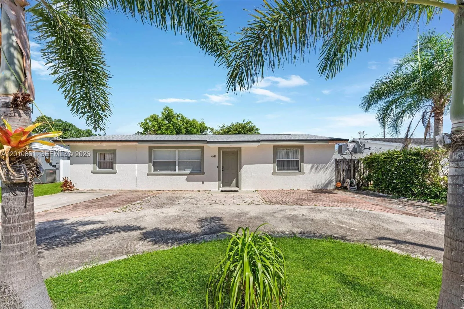 3 bedroom 2 bath for sale at 641 SW 14th Ct, Deerfield Beach FL 33441