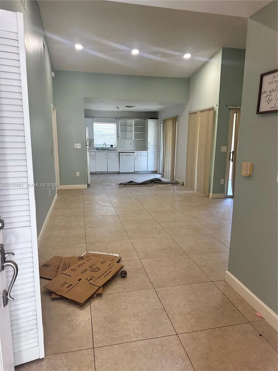 472 SE 22nd Dr, Homestead FL 33033