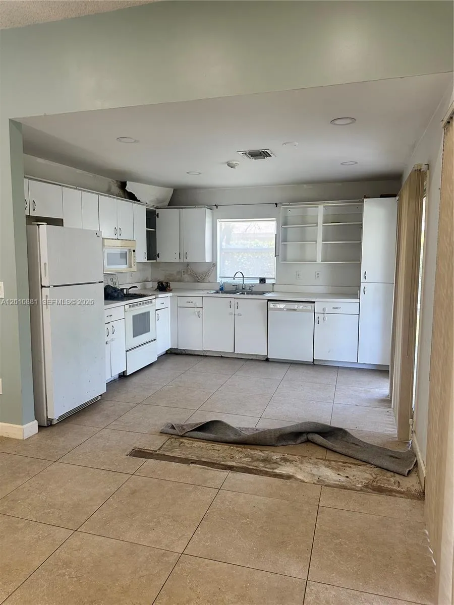 472 SE 22nd Dr, Homestead FL 33033