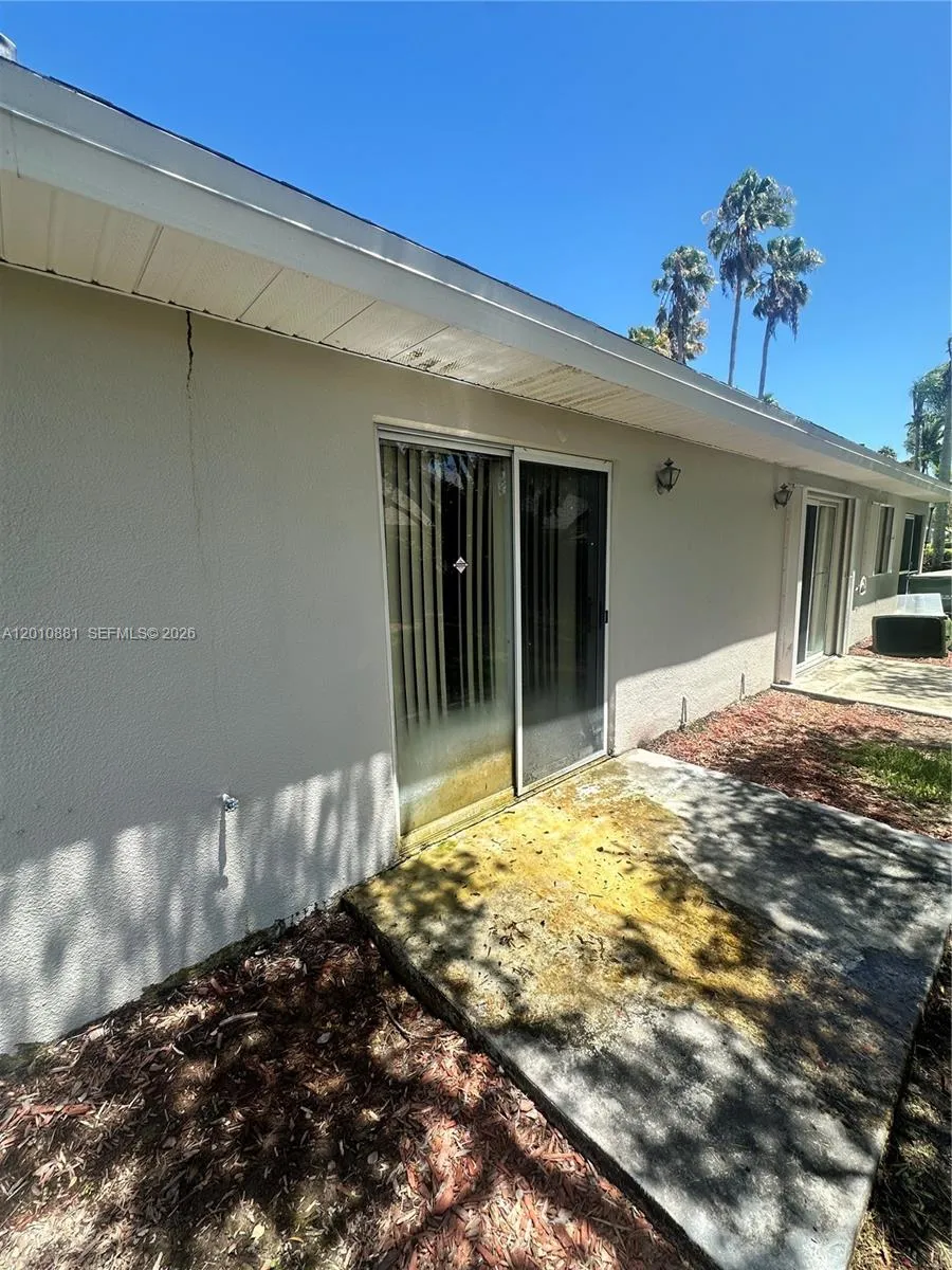 472 SE 22nd Dr, Homestead FL 33033