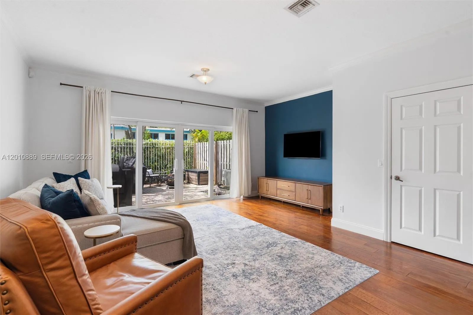 2 bedroom 2 bath for sale at 835 NE 19th Ave # 2, Fort Lauderdale FL 33304