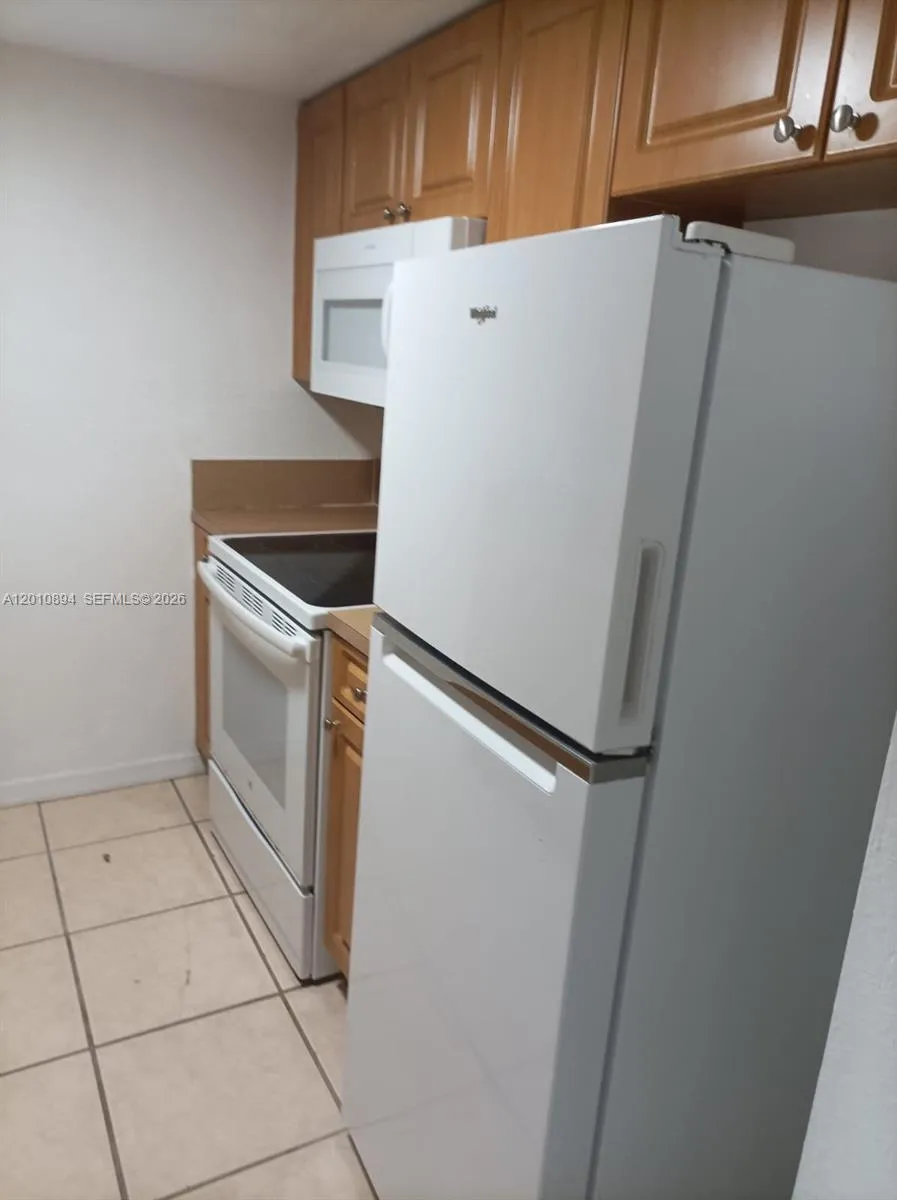 637 SW 3rd St # 206, Miami FL 33130