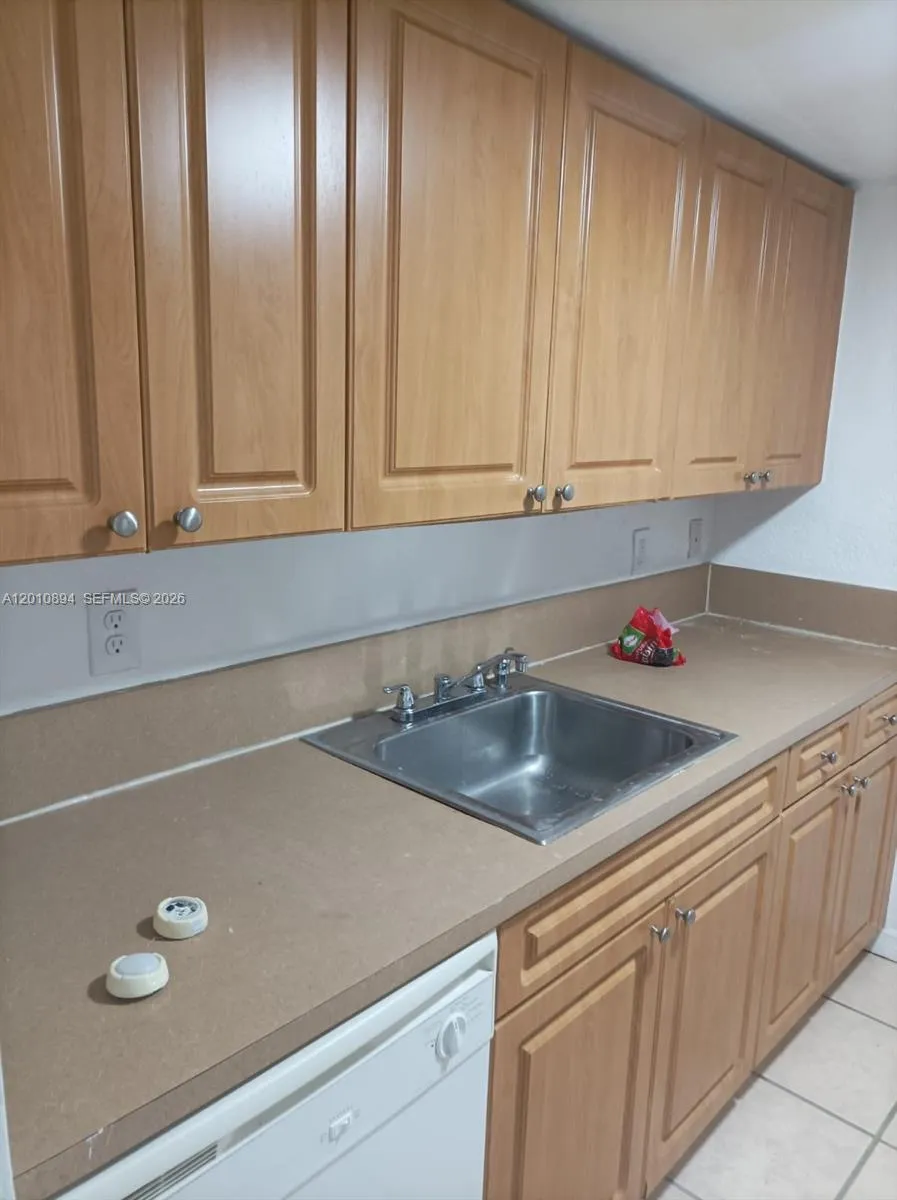 637 SW 3rd St # 206, Miami FL 33130