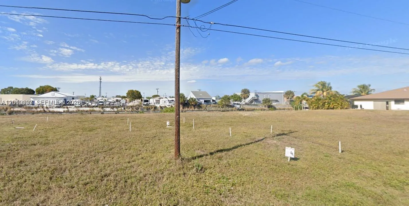 1020 SE 13th Ave, Cape Coral FL 33990