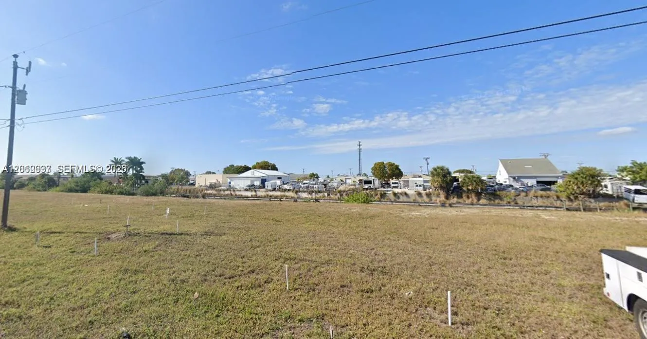 1020 SE 13th Ave, Cape Coral FL 33990