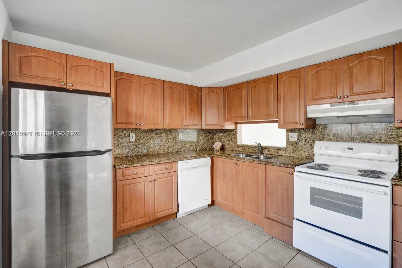 8035 SW 107th Ave # 305, Miami FL 33173