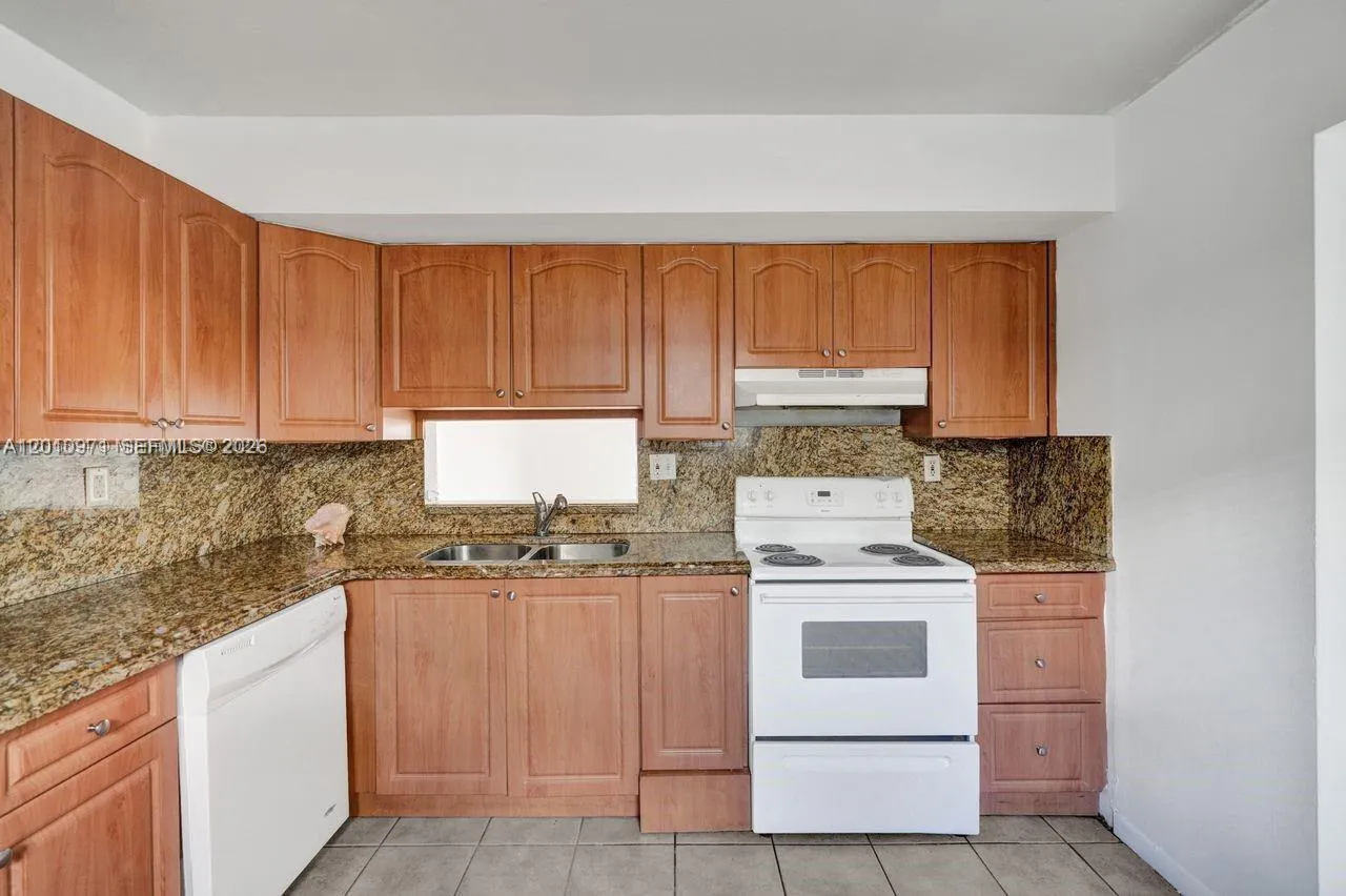 8035 SW 107th Ave # 305, Miami FL 33173