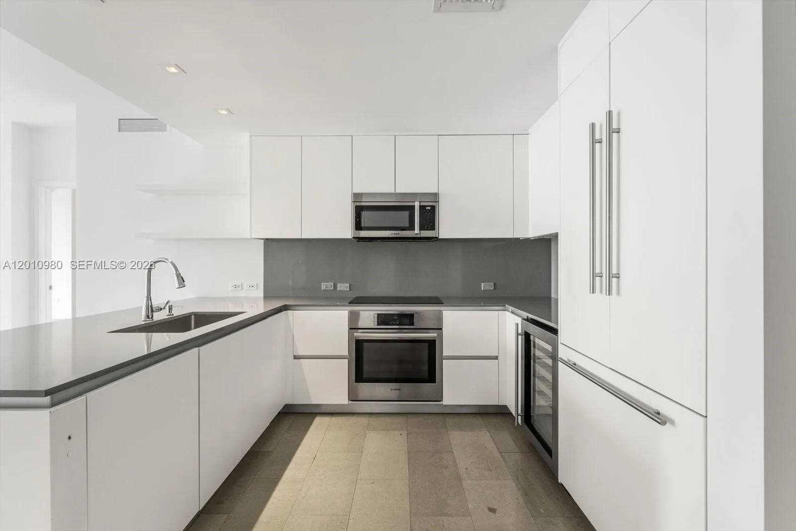 68 SE 6th St # 2304, Miami FL 33131