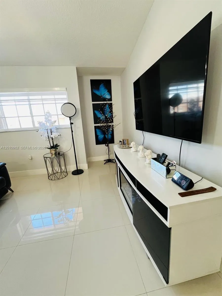7817 W 36th Ave # 204, Hialeah FL 33018