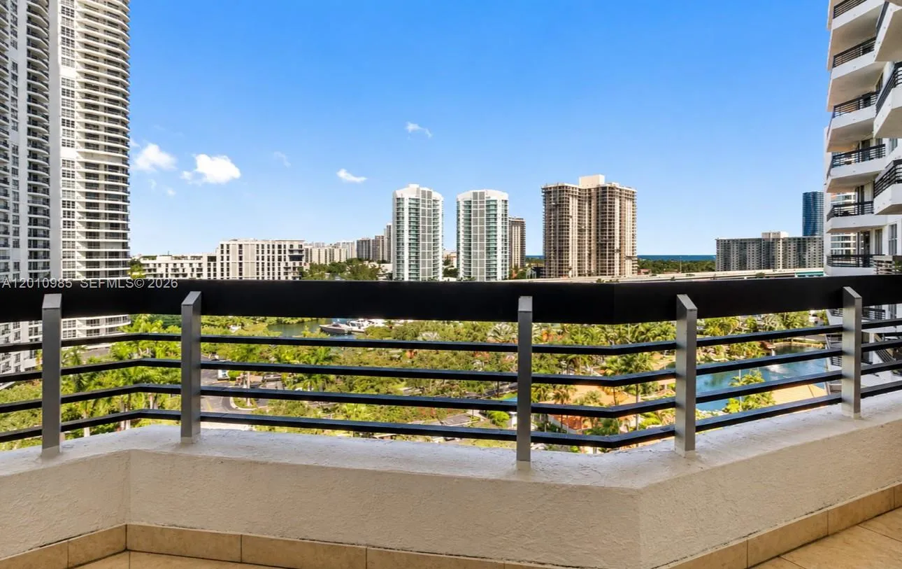 2 bedroom 2 bath for sale at 3600 Mystic Pointe Dr # 1209, Aventura FL 33180