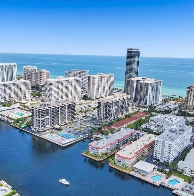 2097 S Ocean Dr # 305, Hallandale Beach FL 33009