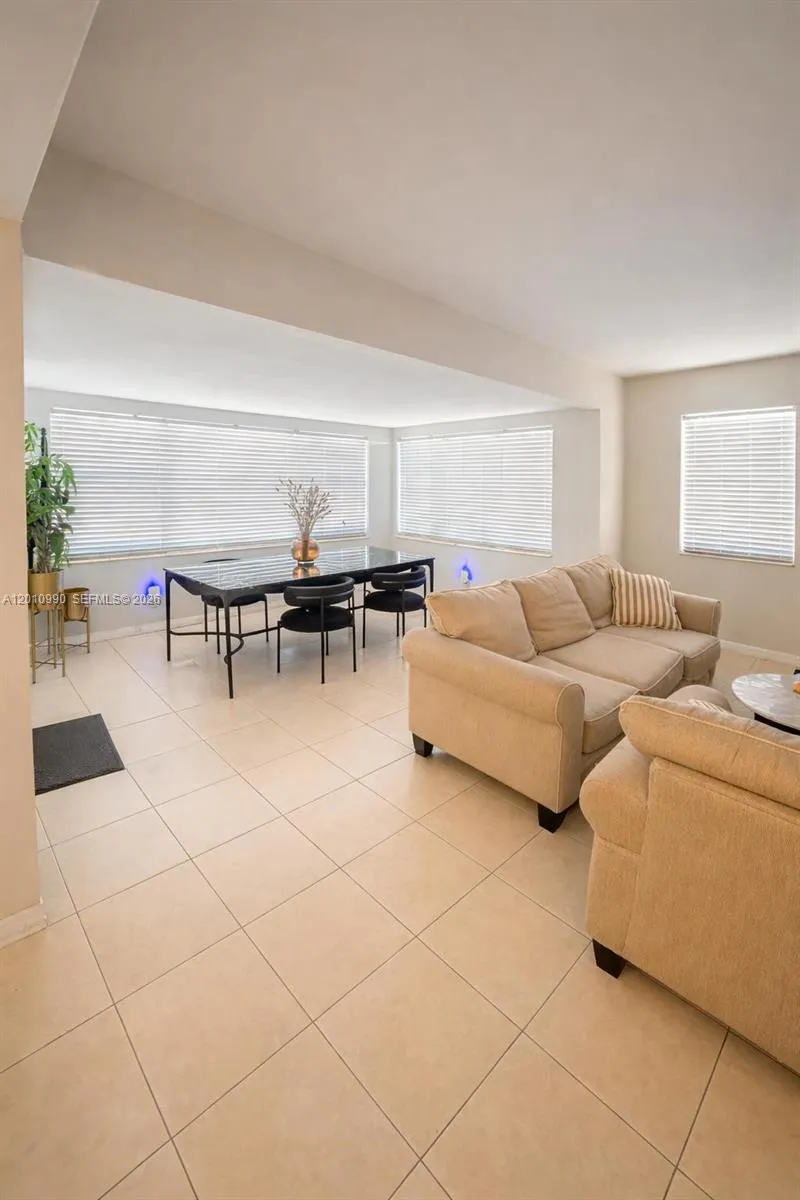 30 NE 26th St, Wilton Manors FL 33305