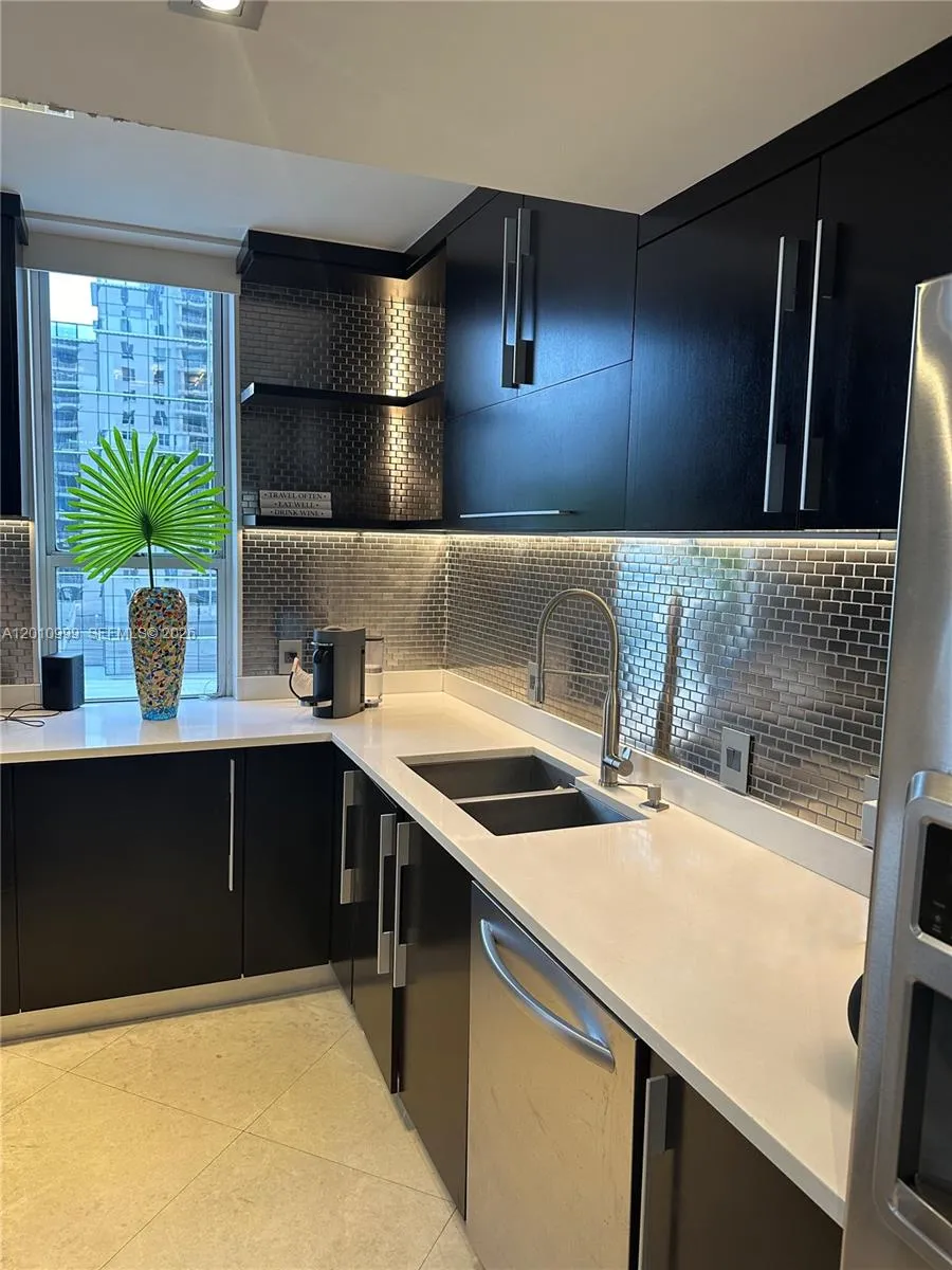 701 Brickell Key Blvd # 910, Miami FL 33131