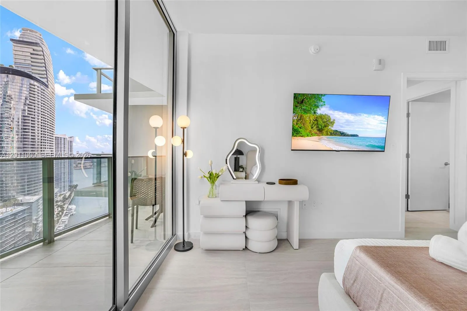 77 SE 5TH ST # 3305, Miami FL 33131