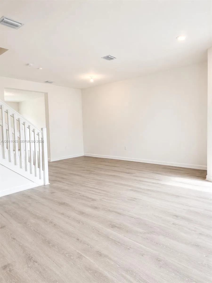 925 NE 211th St # 925, Miami FL 33179