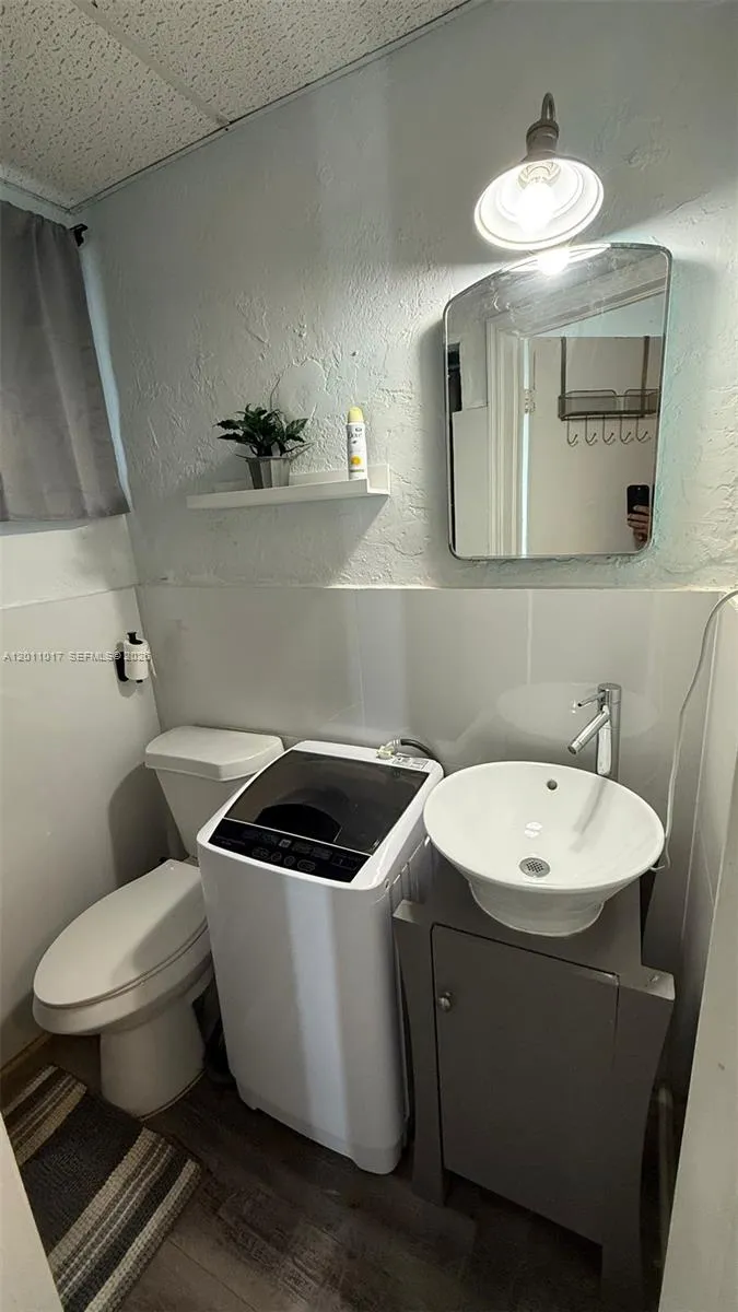 115 SE 2nd St # 2, Dania Beach FL 33004