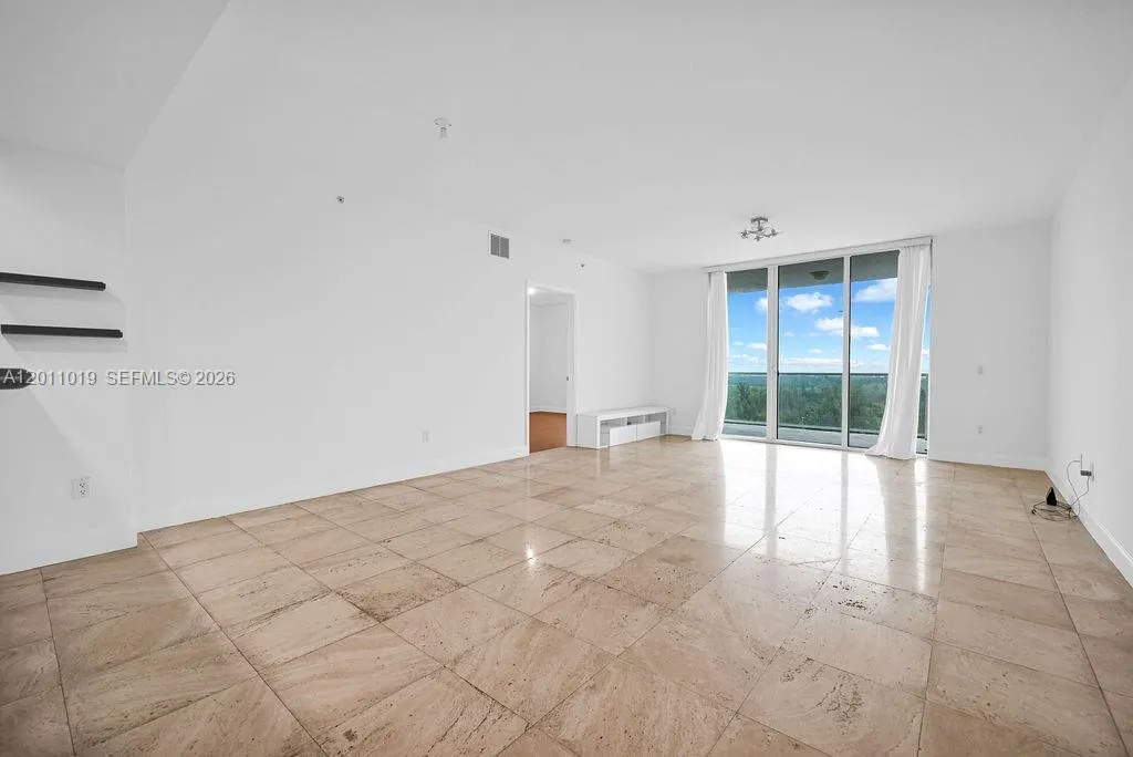 15051 Royal Oaks Ln # 1605, North Miami FL 33181