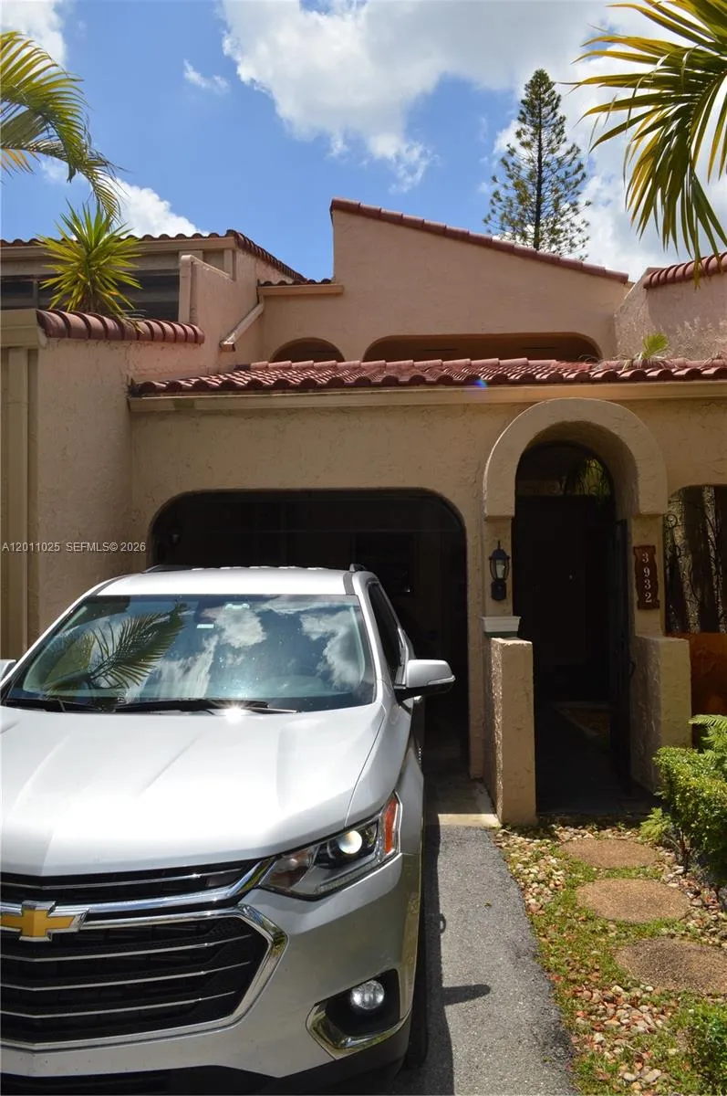 3932 Estepona Ave, Doral FL 33178