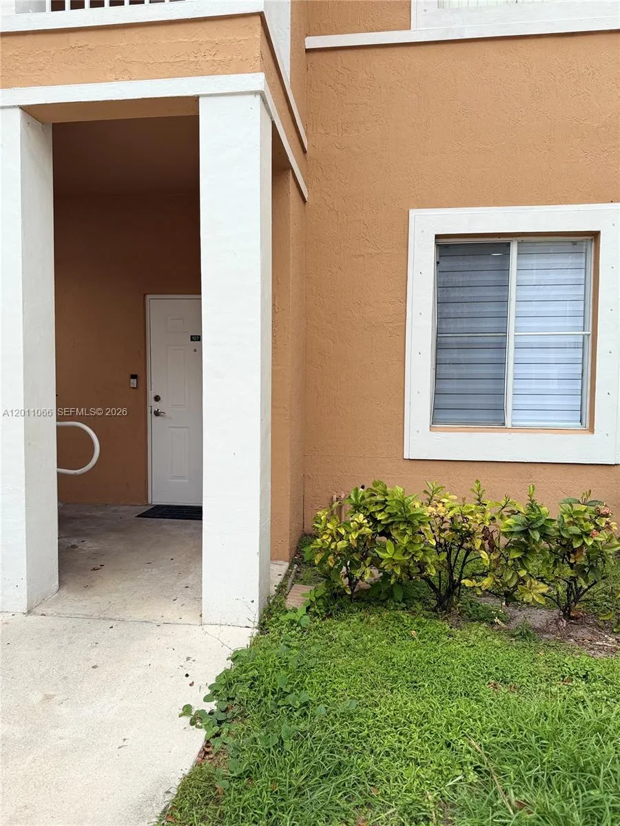 7070 NW 177th St # 10, Hialeah FL 33015