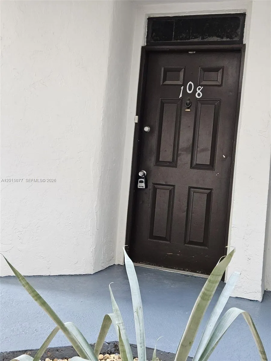 211 Lake Pointe Dr # 108, Oakland Park FL 33309
