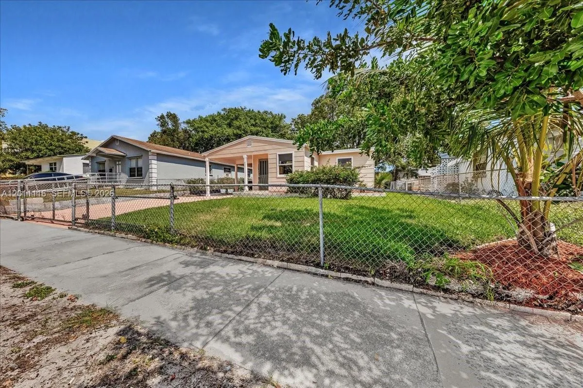 837 30th St, West Palm Beach FL 33407