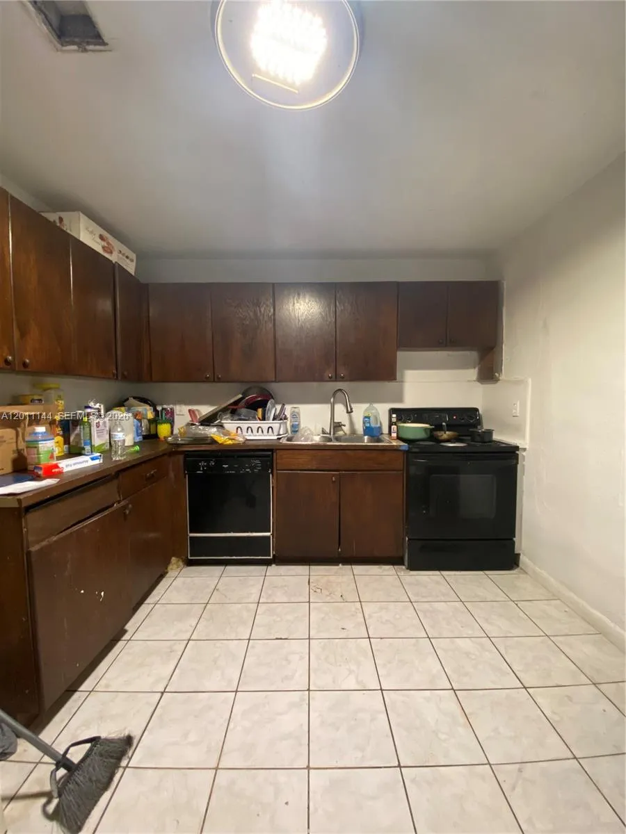 3956 NW 182nd Ln, Miami Gardens FL 33055