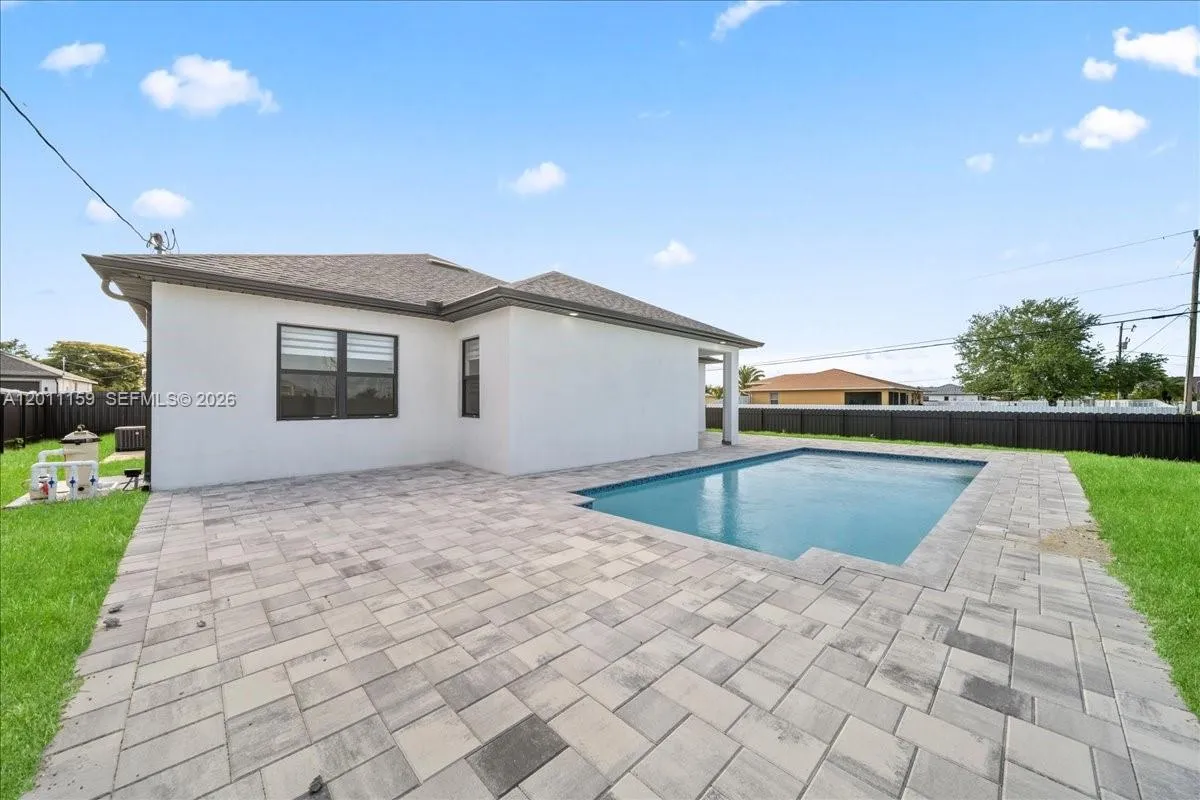 2220 NE 9th PL, Cape Coral FL 33909