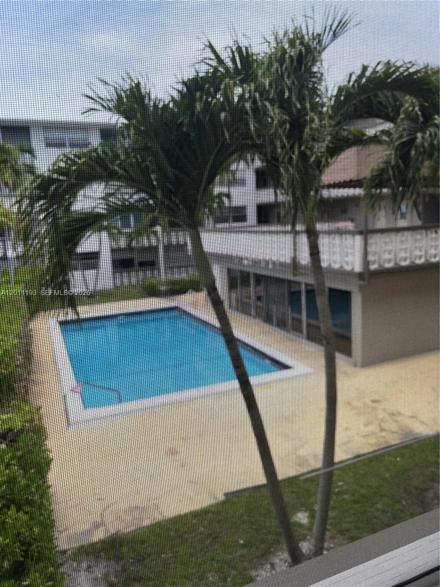 211 NE 8th Ave # 201, Hallandale Beach FL 33009