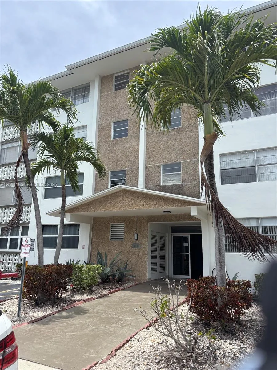 211 NE 8th Ave # 201, Hallandale Beach FL 33009